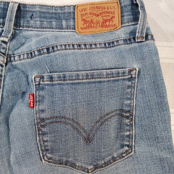 Levi’s Women’s 525 Perfect Waist Straight Jeans Size 8 Light Wash Denim - Picture 8 of 8